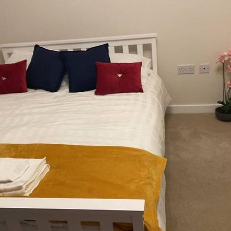 Luxurious & Cosy Apartment In Surrey Weybridge Esterno foto