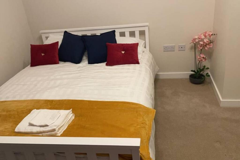 Luxurious & Cosy Apartment In Surrey Weybridge Esterno foto