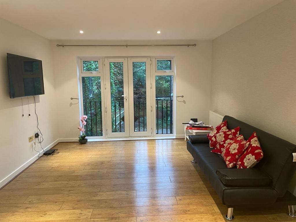 Luxurious & Cosy Apartment In Surrey Weybridge Esterno foto